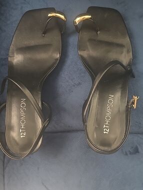 Dynamite 12 Thompson Black Leather Square-Toe Sandals with Gold Toe Accents